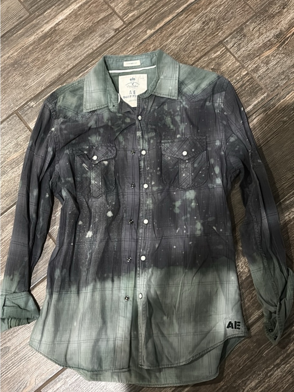 AE Outfitters Dip-Dye Plaid Button-Up Shirt in Green/Black